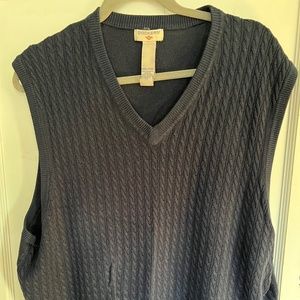 Docker's Men's v-neck navy sweater vest size XL